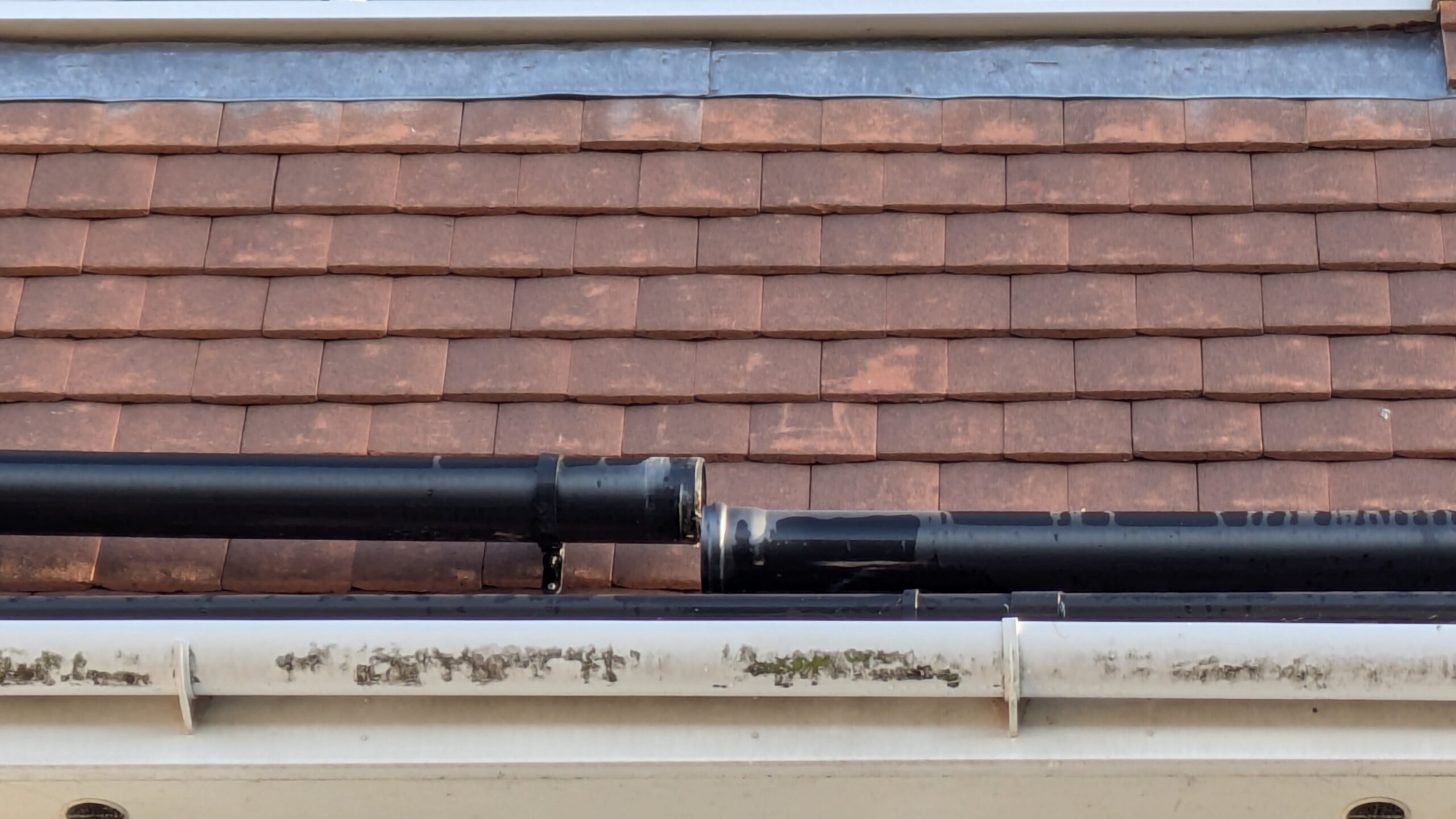Picture of a broken soil pipe on a house in Worthing