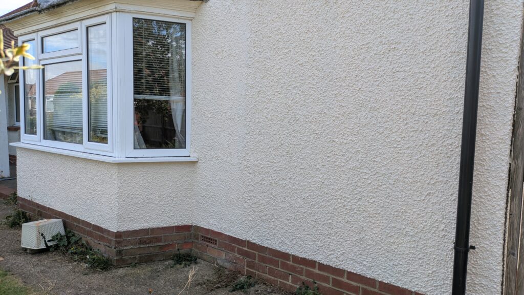 Freshly painted bungalow exterior using masonry paint on a a bungalow in Tarring, Worthing